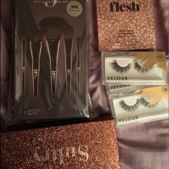 makeup - Picture 2 of 3